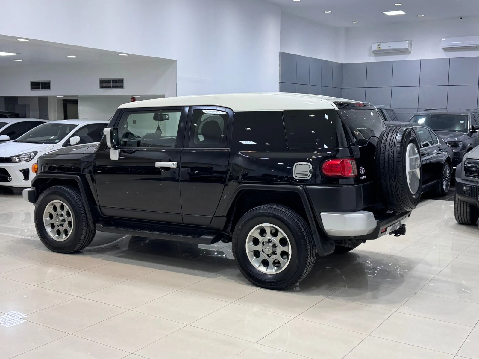 Toyota FJ-Cruiser 2013 (Black)