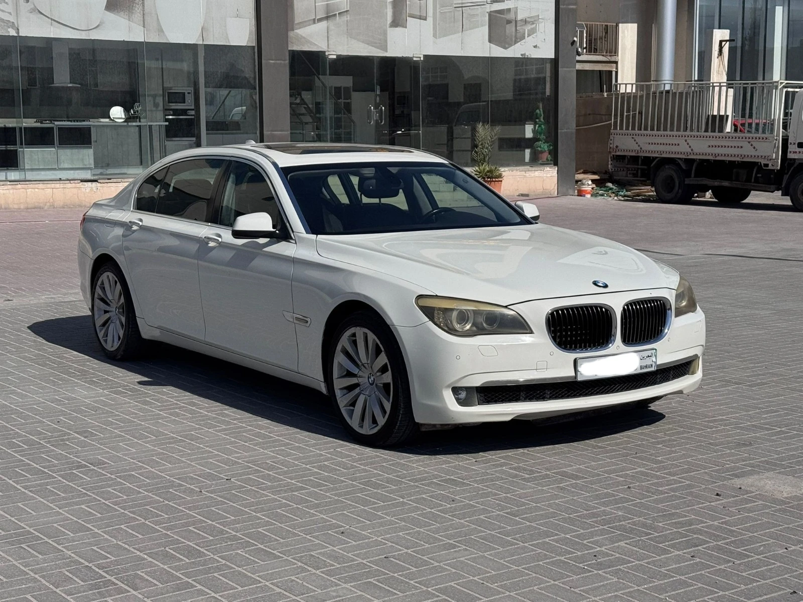 BMW 740Li 2011 (White)