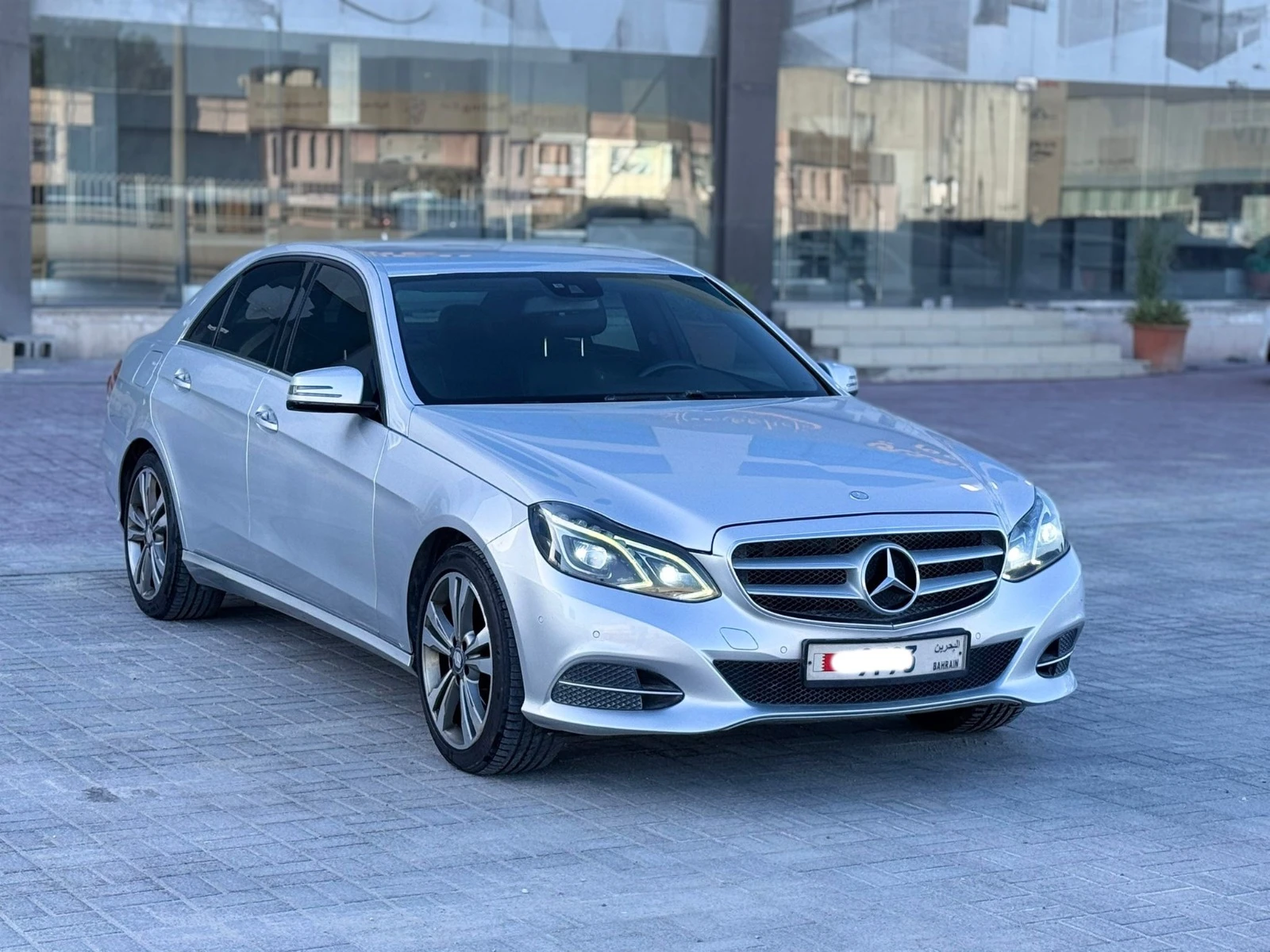 Mercedes Benz E-200 / 2015 (Silver)