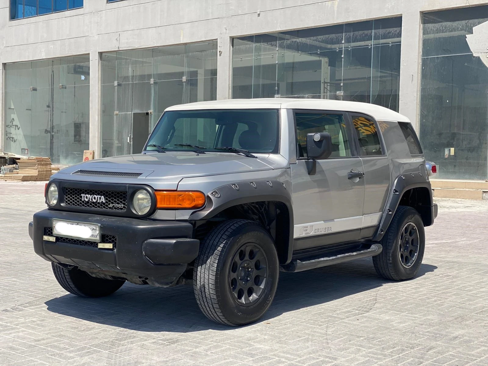 Toyota FJ Cruiser 2012 (Grey)
