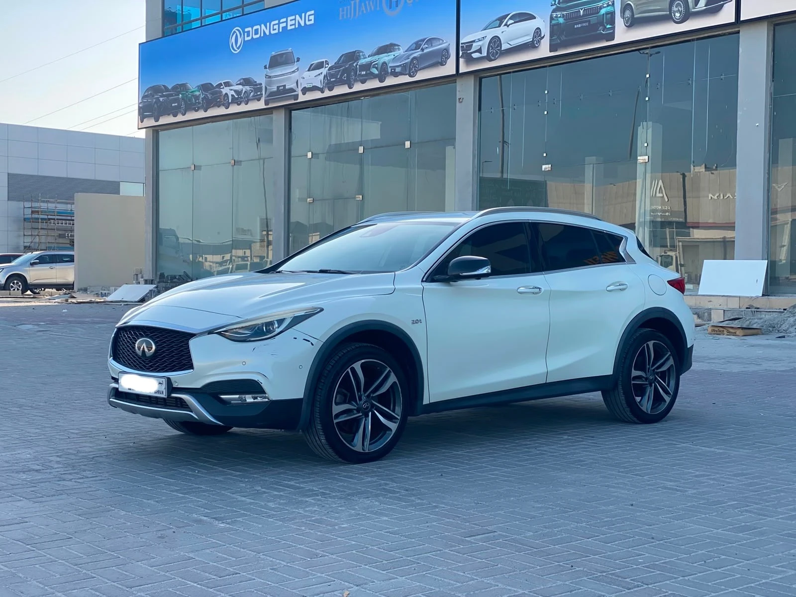 Infiniti QX-30 / 2018 (White)