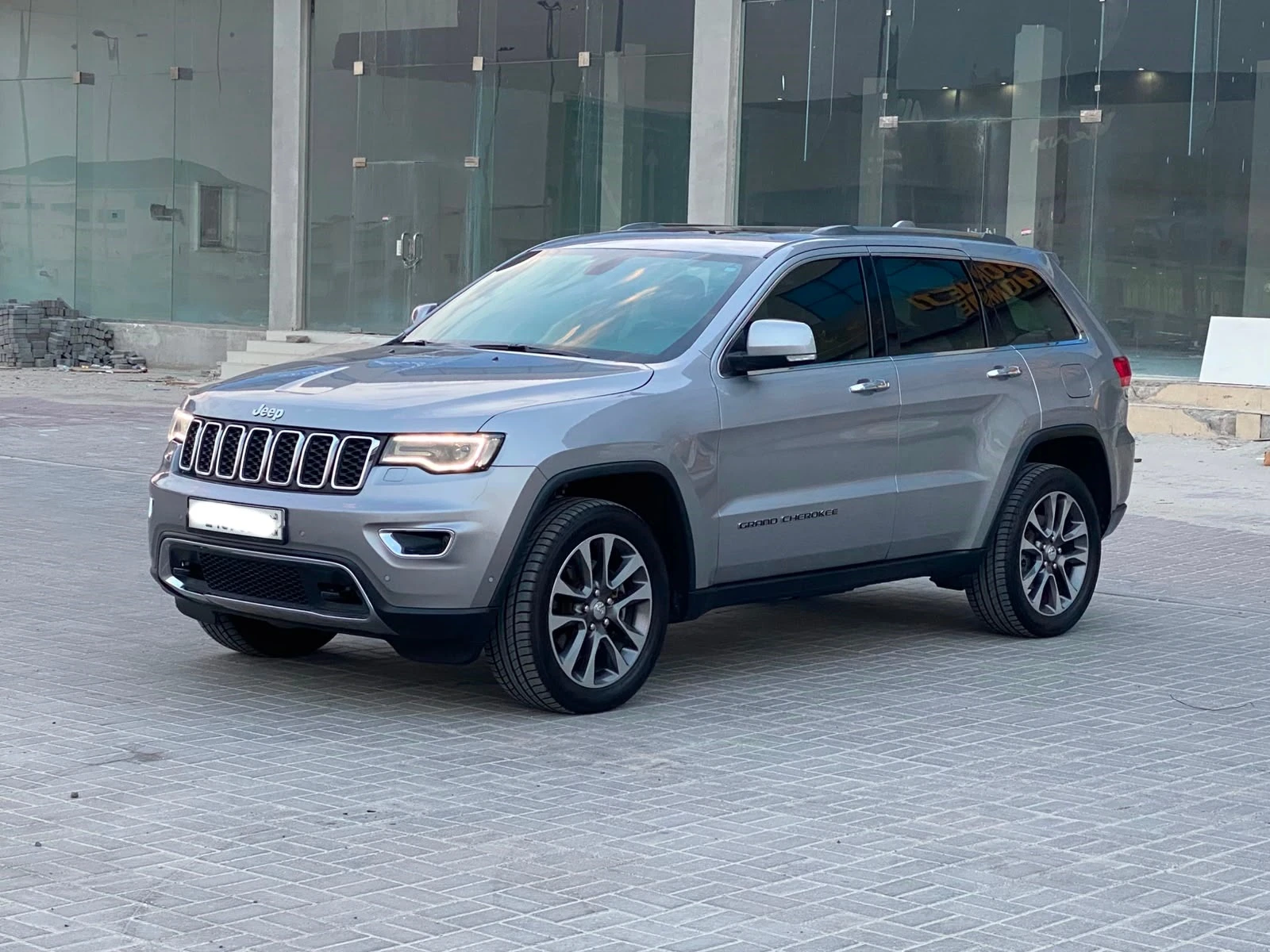 Jeep Grand Cherokee LTD 2018 (Silver)
