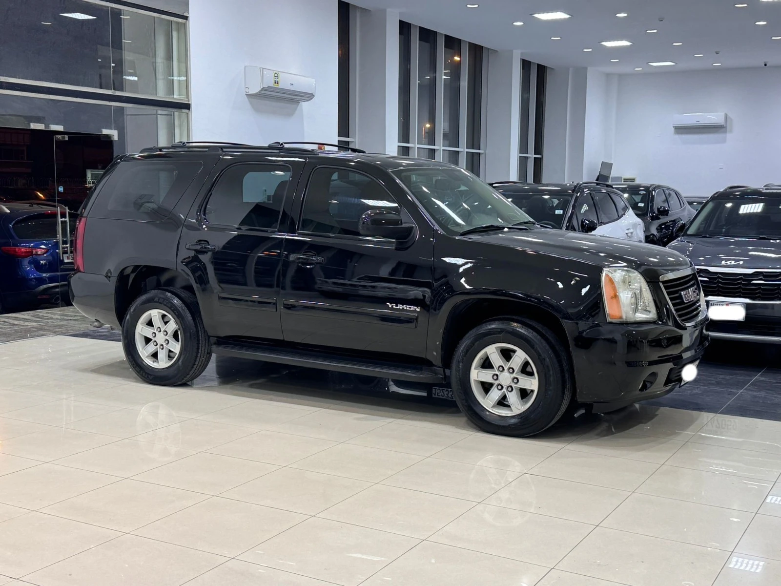 GMC Yukon 2013 (Black)