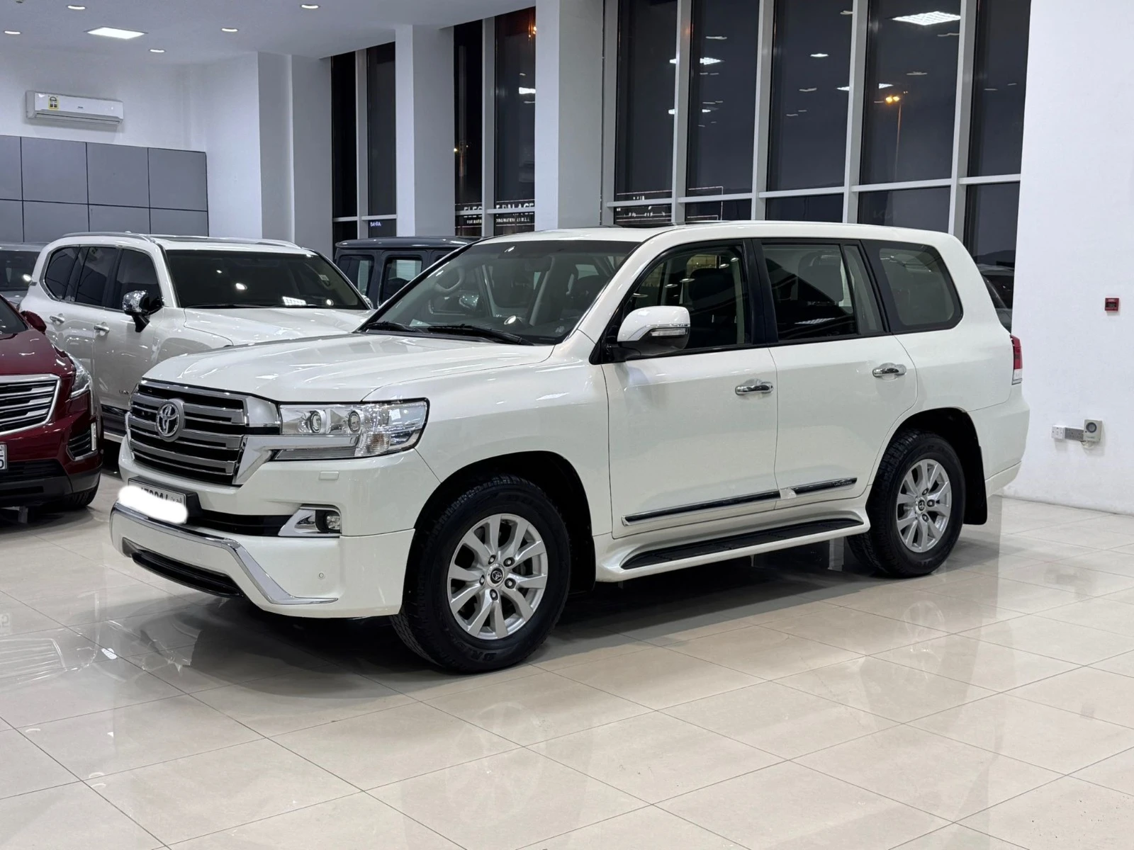 تويوتا لاند كروزر GX-R موديل 2017 (لون لؤلؤي)