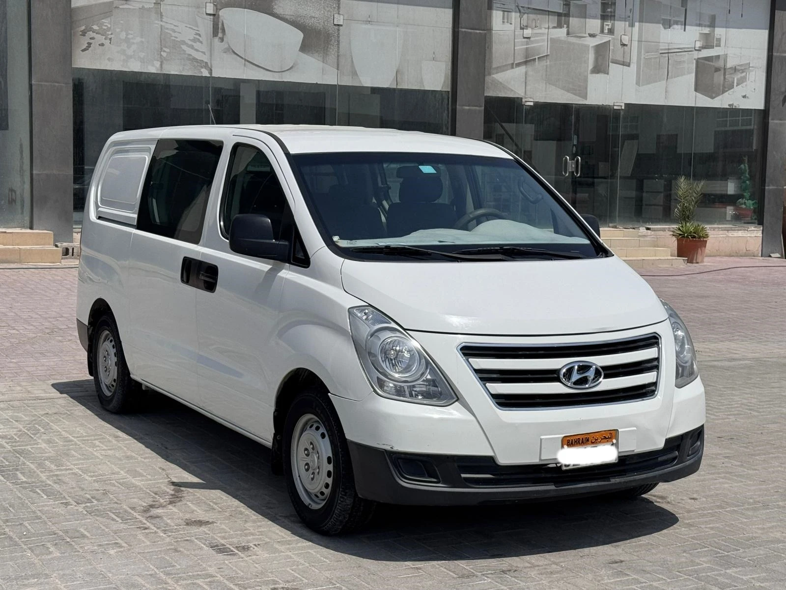 Hyundai H-1  2018 (White)