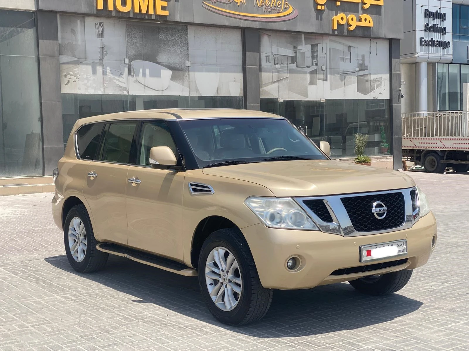 Nissan Patrol SE 2012 (Beige)