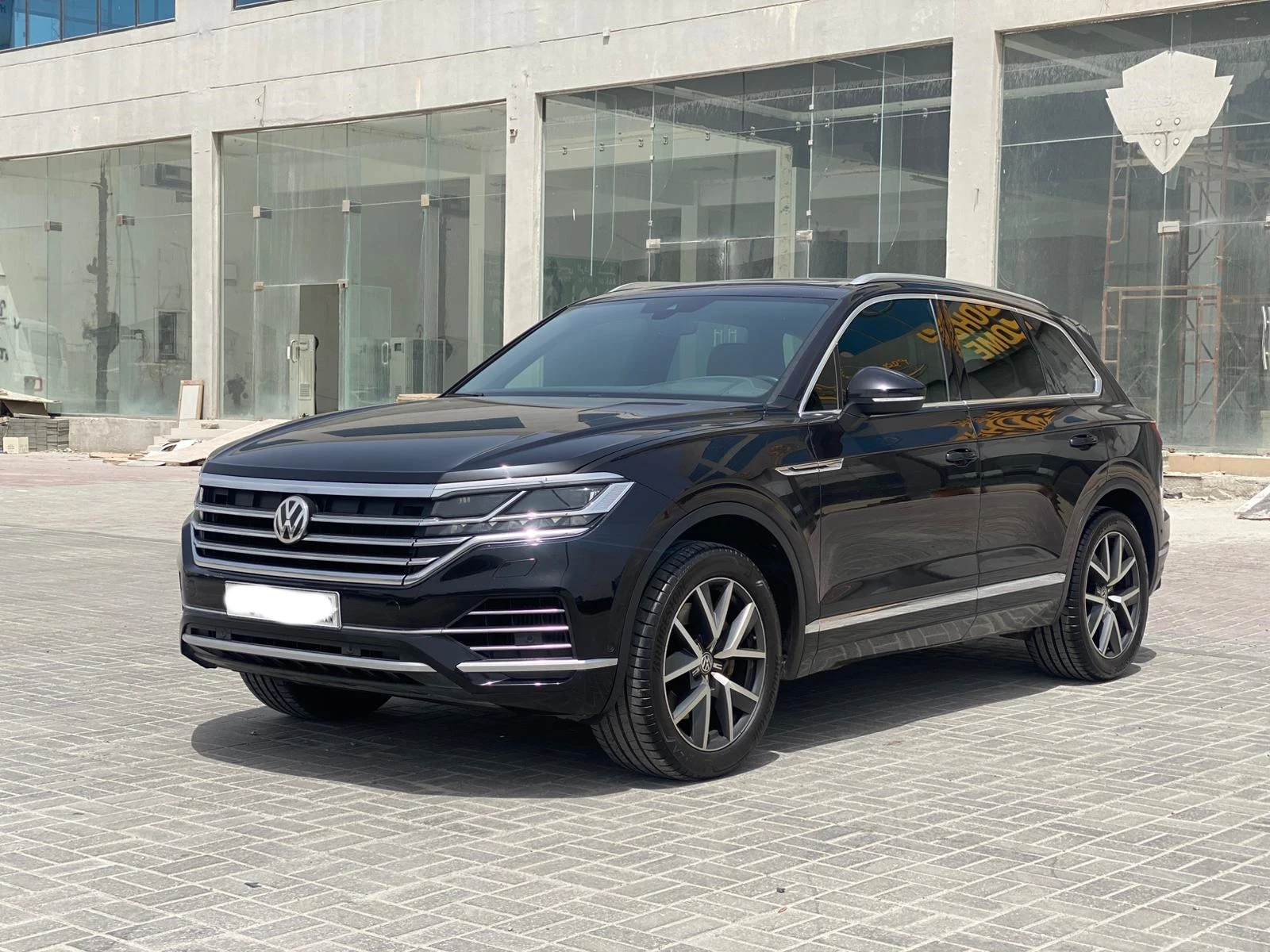 Volkswagen Touareg 2018 (Black)