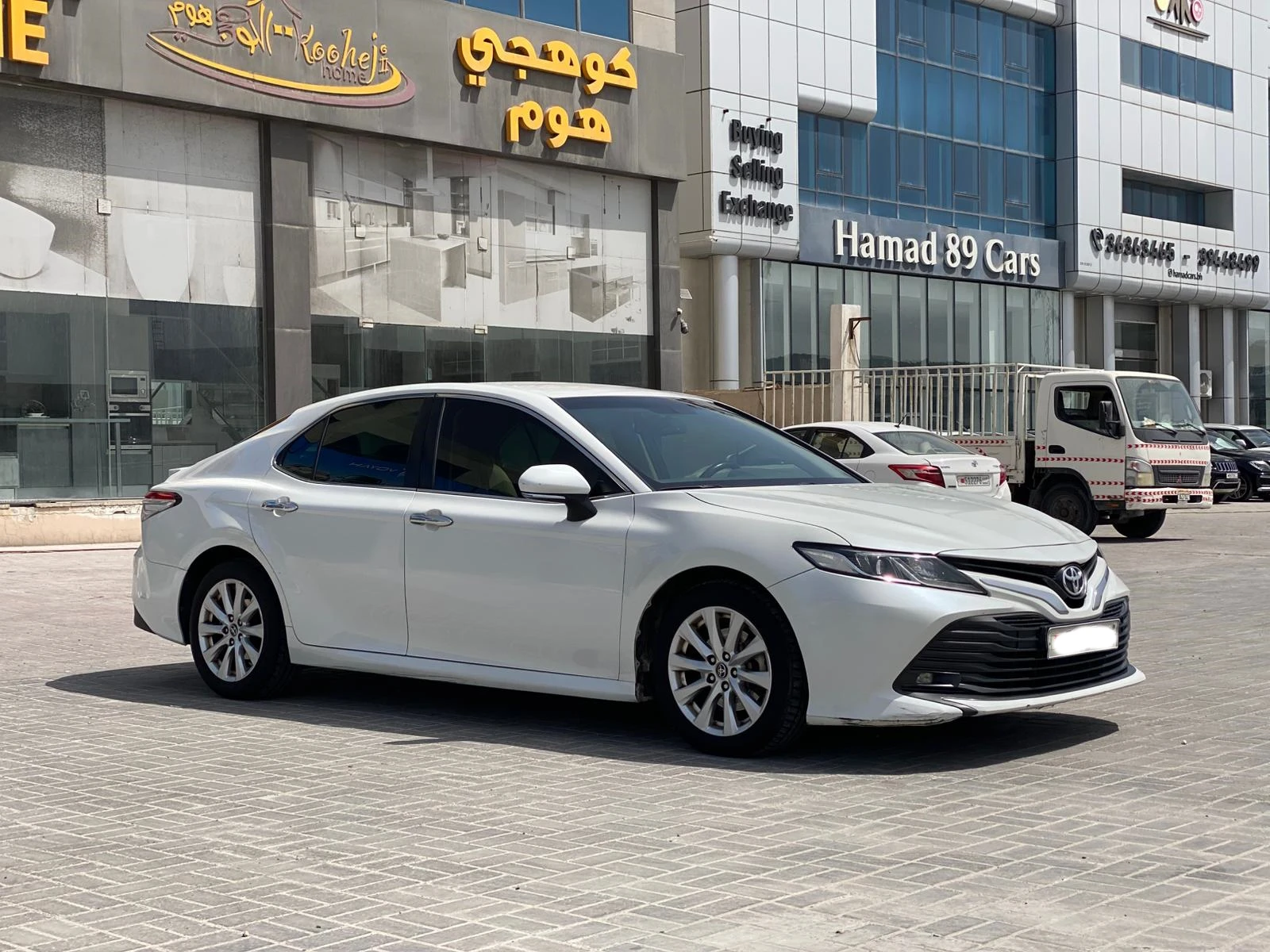 Toyota Camry GLE 2018 (Pearl)