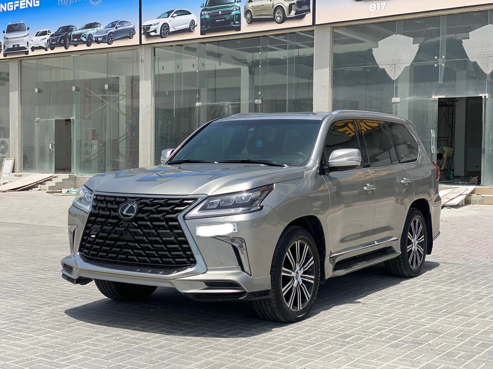 Lexus LX-570 / 2021 (Silver)