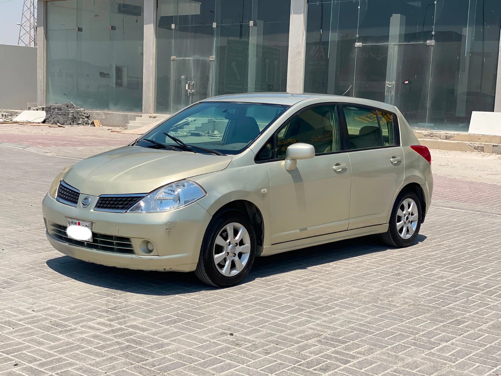Nissan Tiida SE 2008 (Beige)