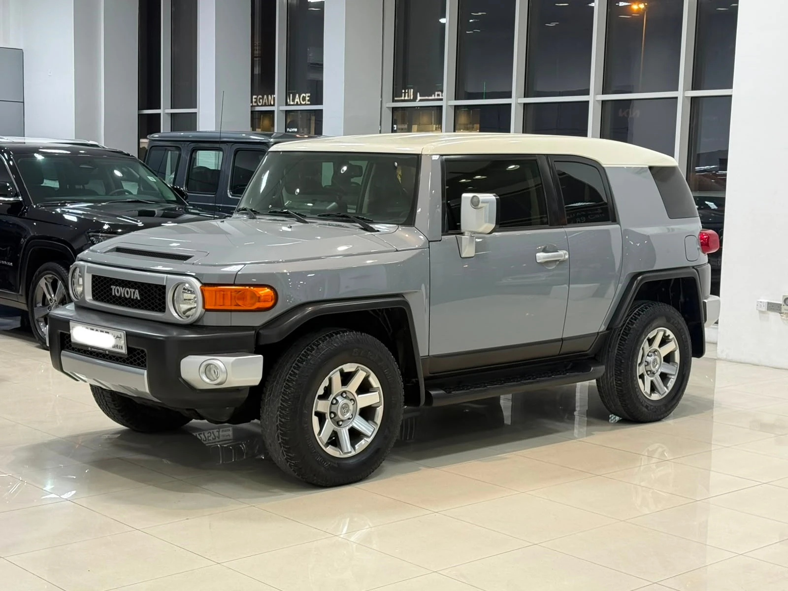 Toyota FJ-Cruiser 2020 (Grey)