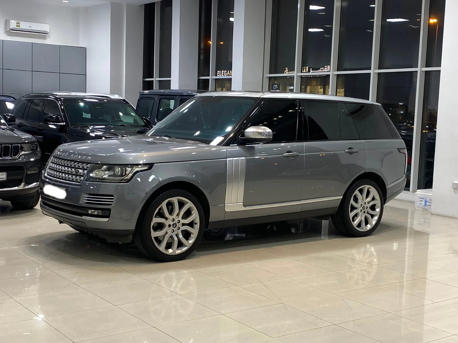 Range Rover Vogue 2013 (Grey)