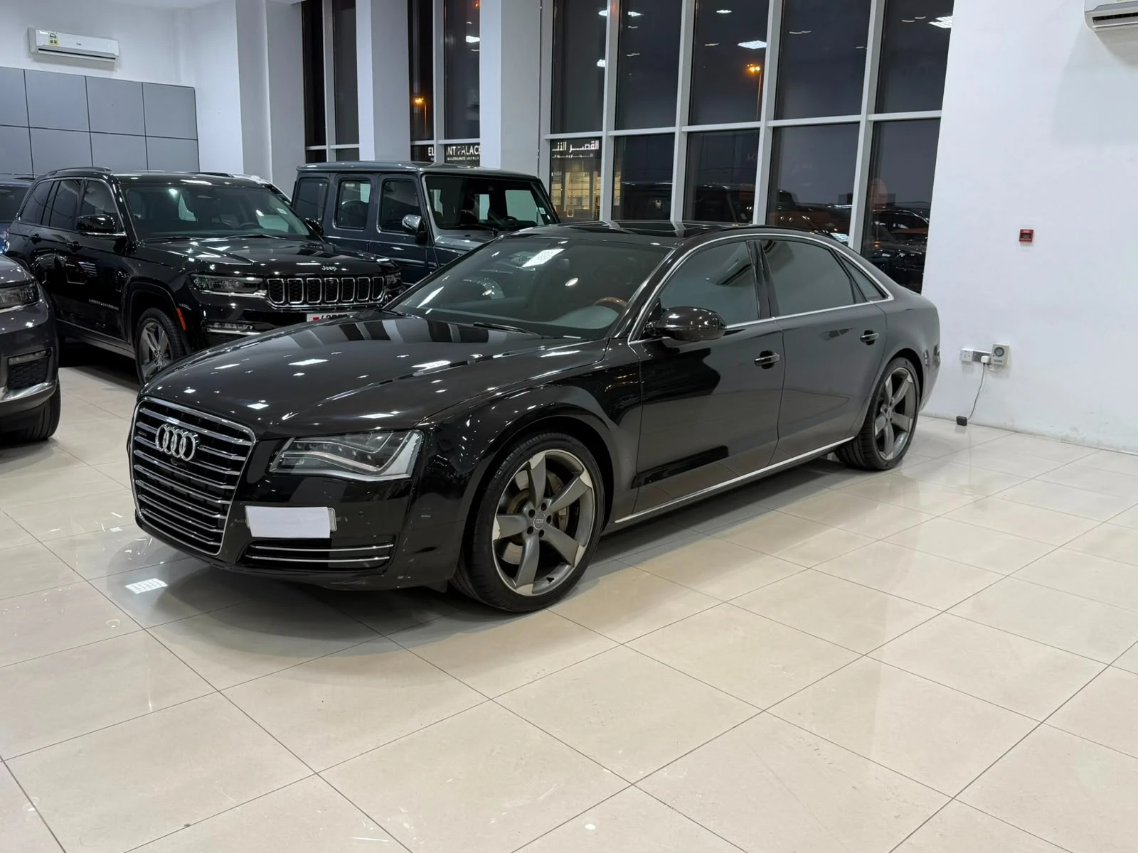 Audi A8L / 2013 (Black)