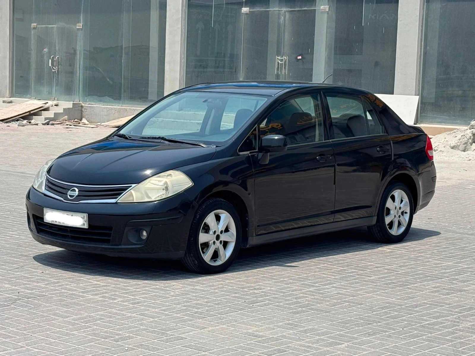 Nissan Tiida  2011 (Black)