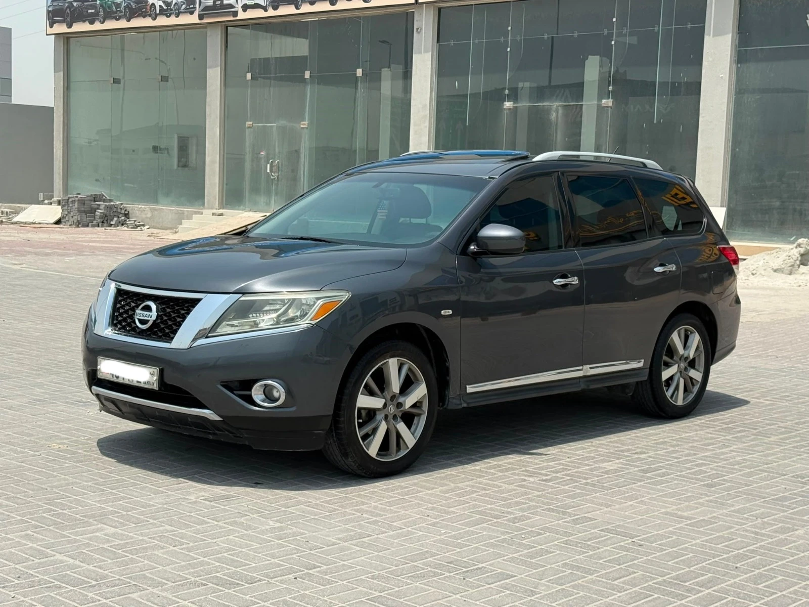 Nissan Pathfinder 2014 (Grey)