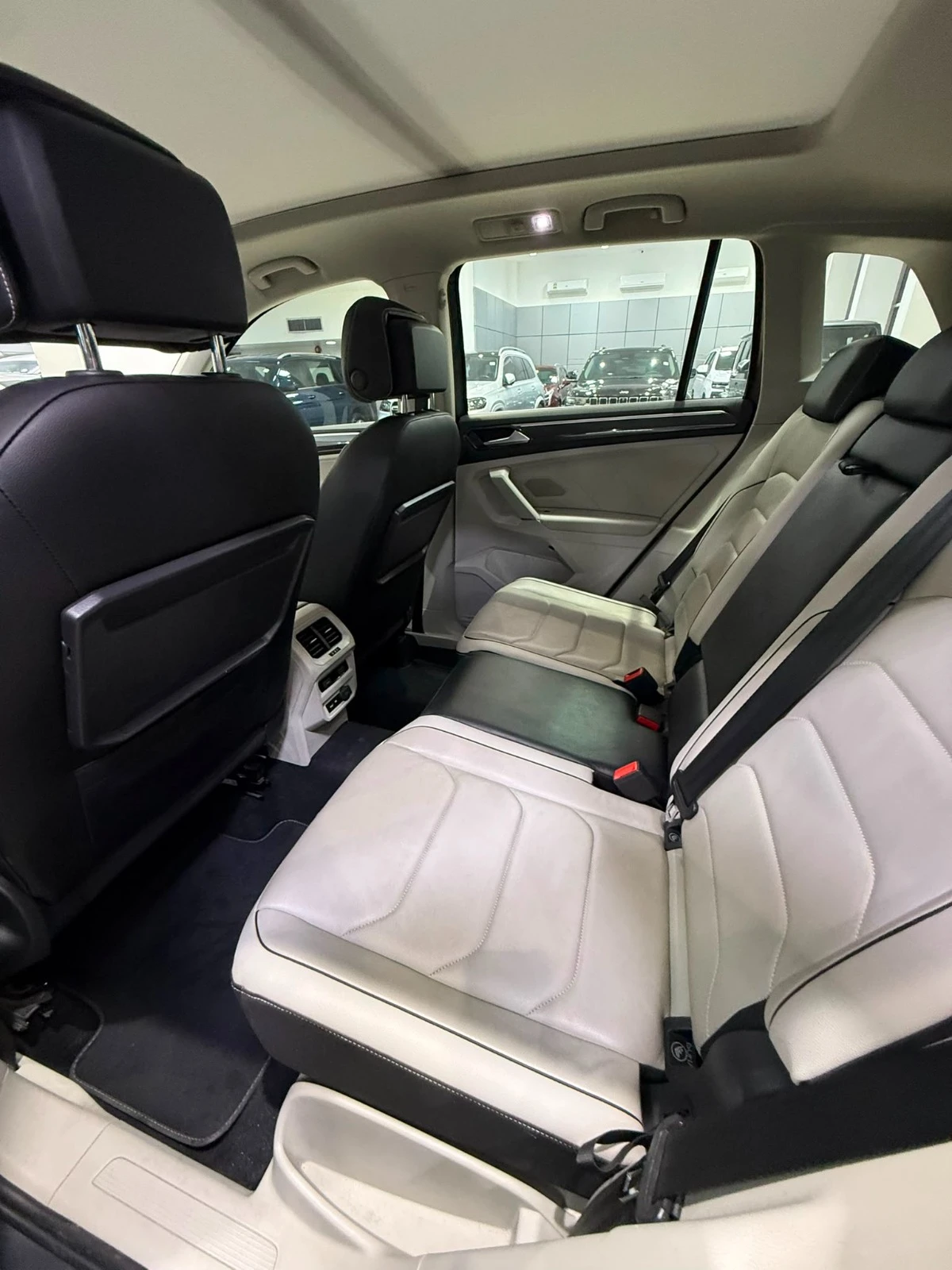 Volkswagen Tiguan 2018 (Grey)