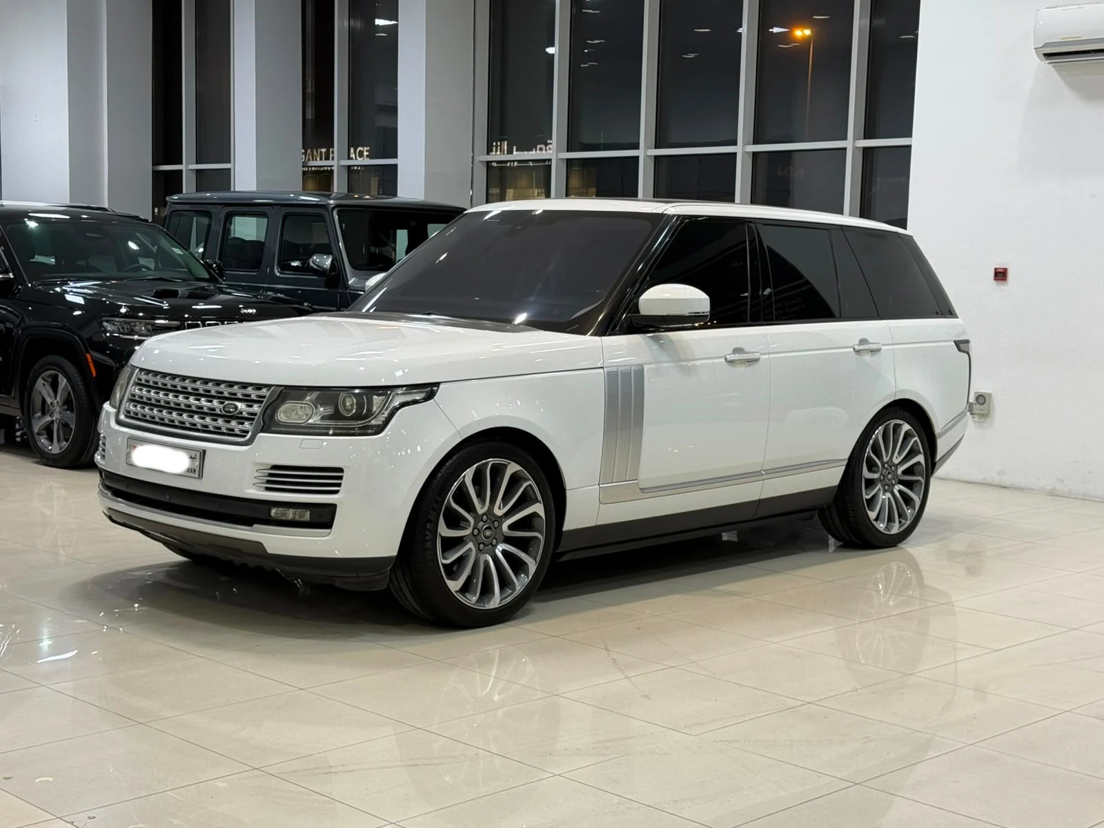 Range Rover Vogue SE 2016 (White)