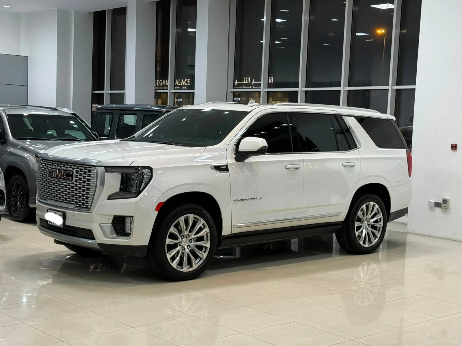 GMC Yukon Denali 2024 (White)