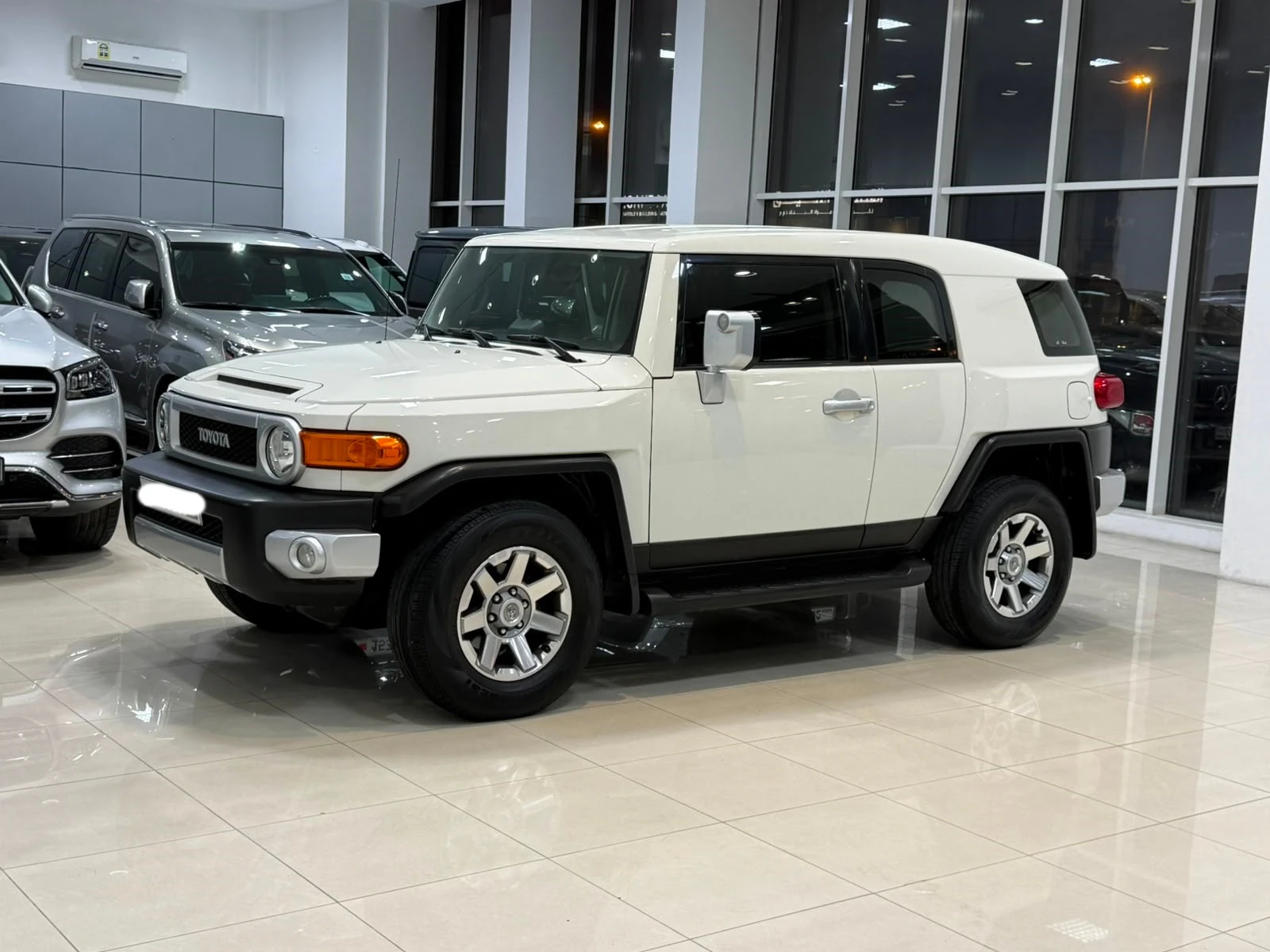 Toyota FJ Cruiser 2016 (White)