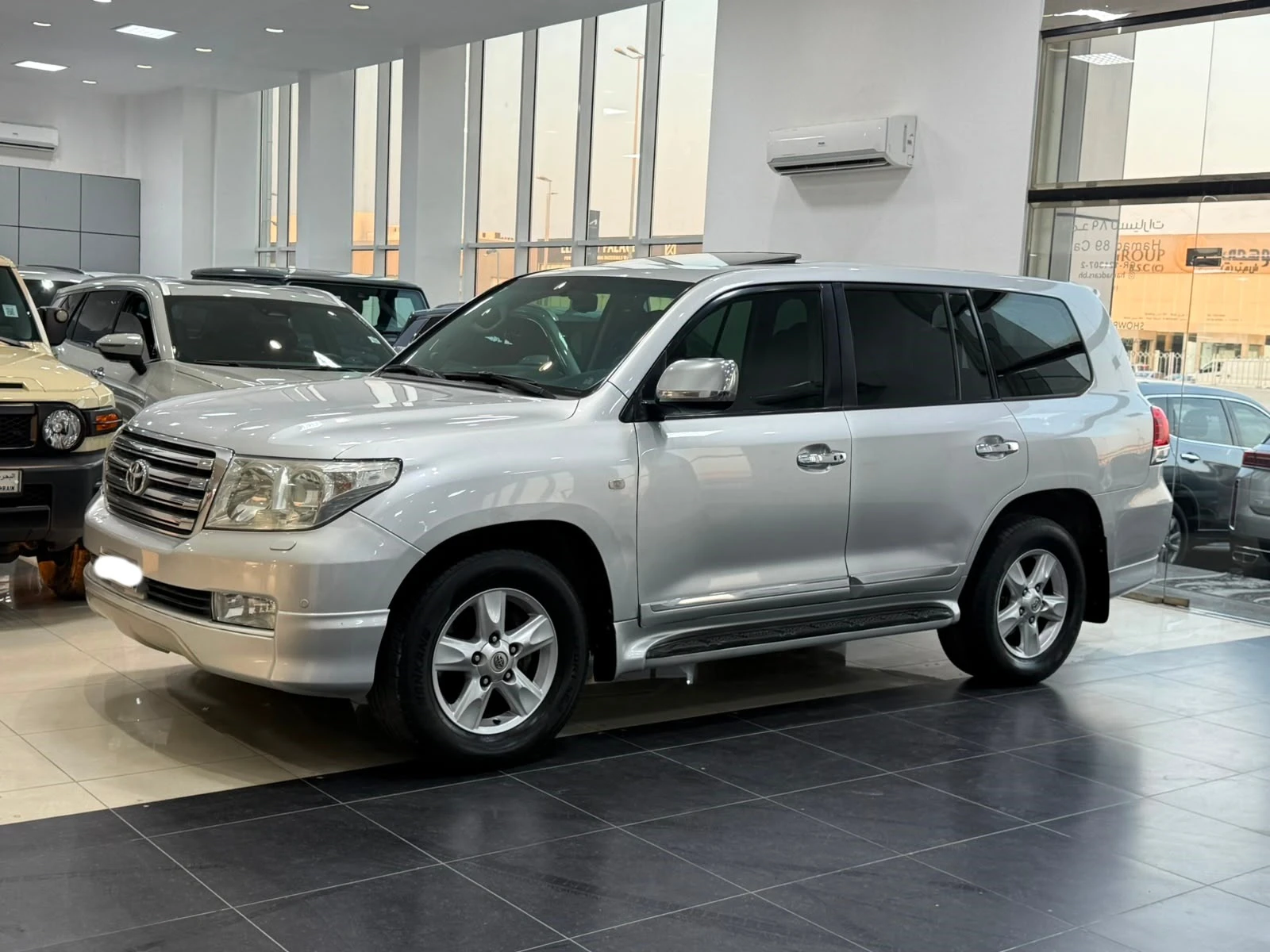 Toyota Land Cruiser VX-R 2010 (Silver)