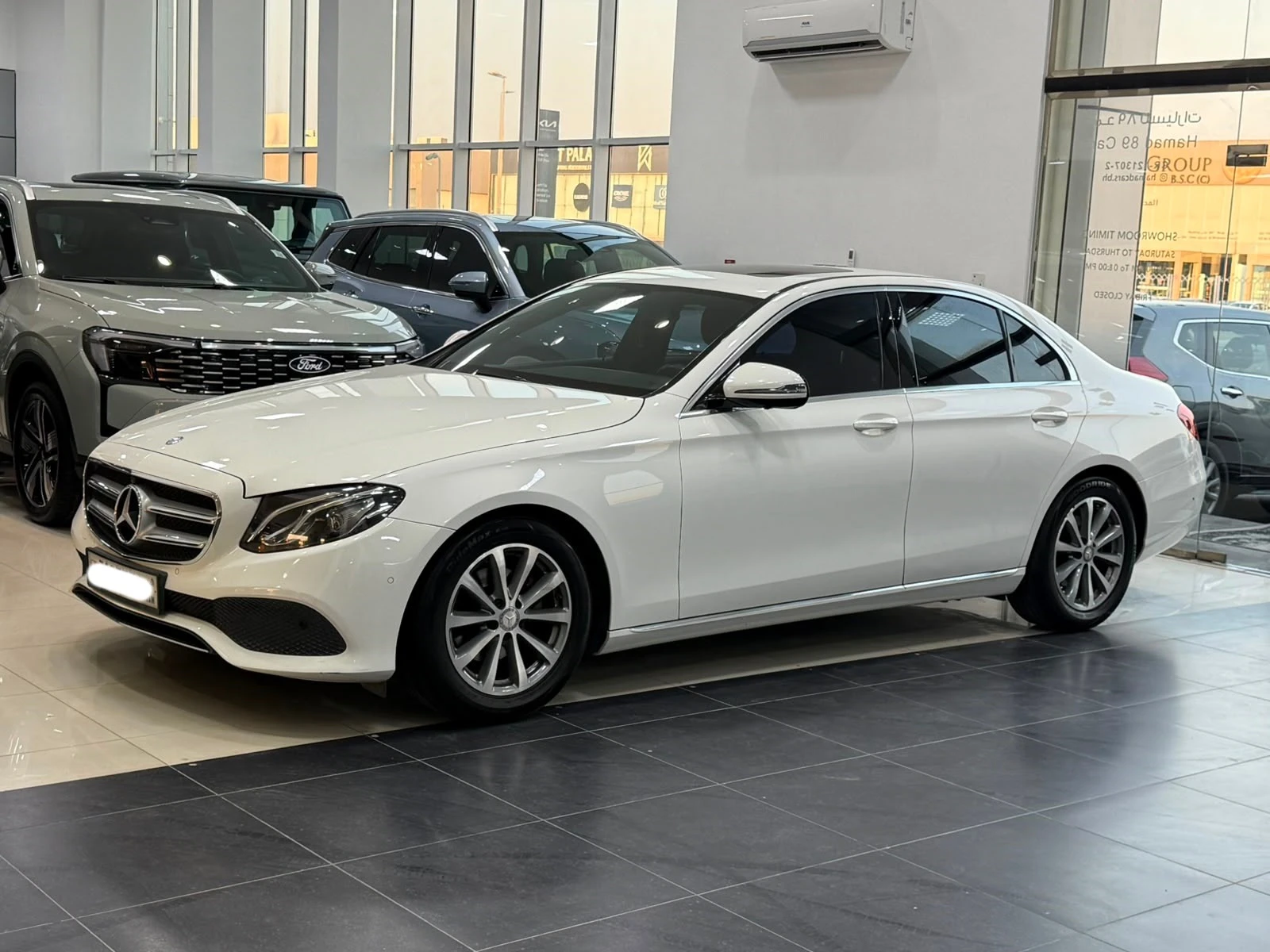 Mercedes Benz E-200 / 2017 (White)