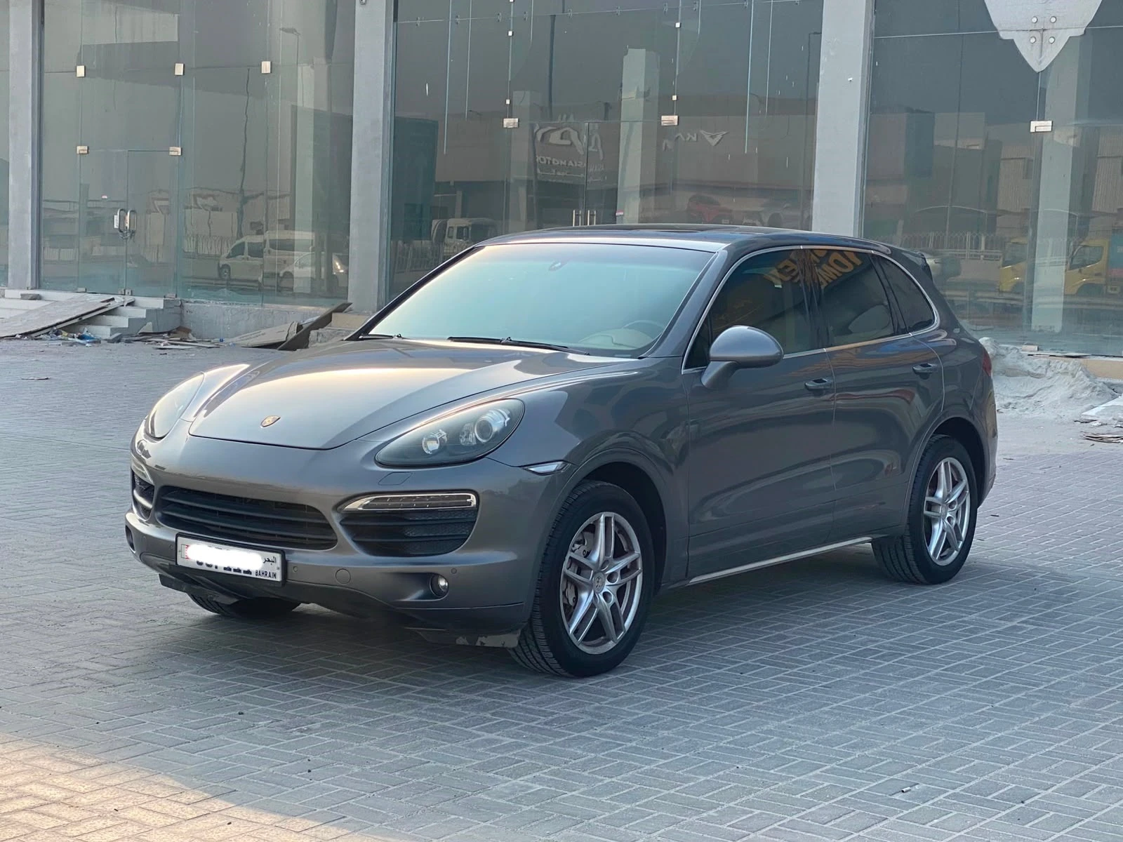 Porsche Cayenne  2012 (Grey)