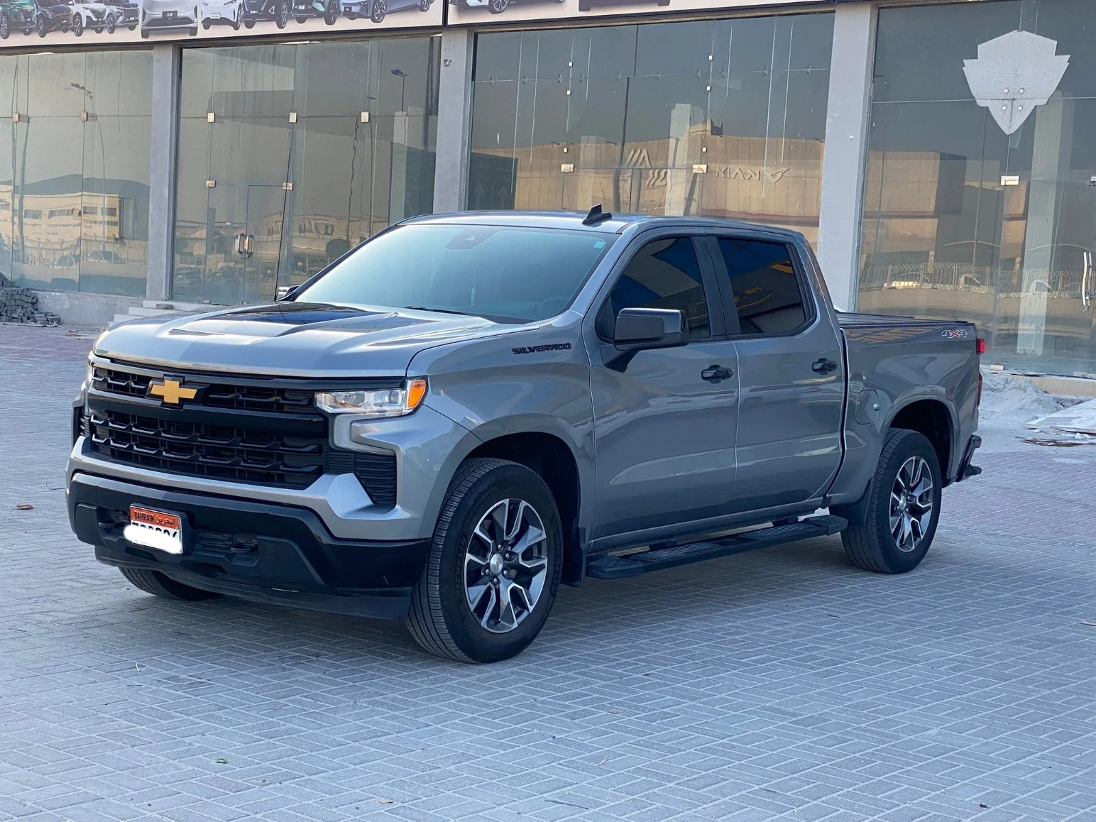 Chevrolet Silverado  2023 (Grey)