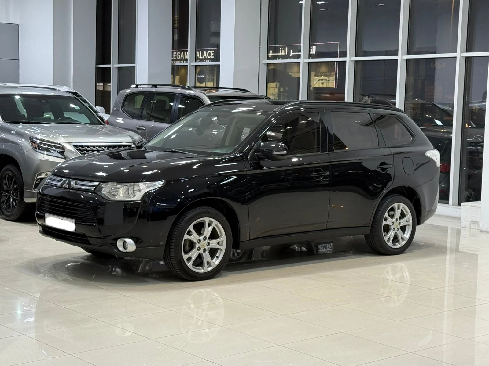 Mitsubishi Outlander 2014 (Black)