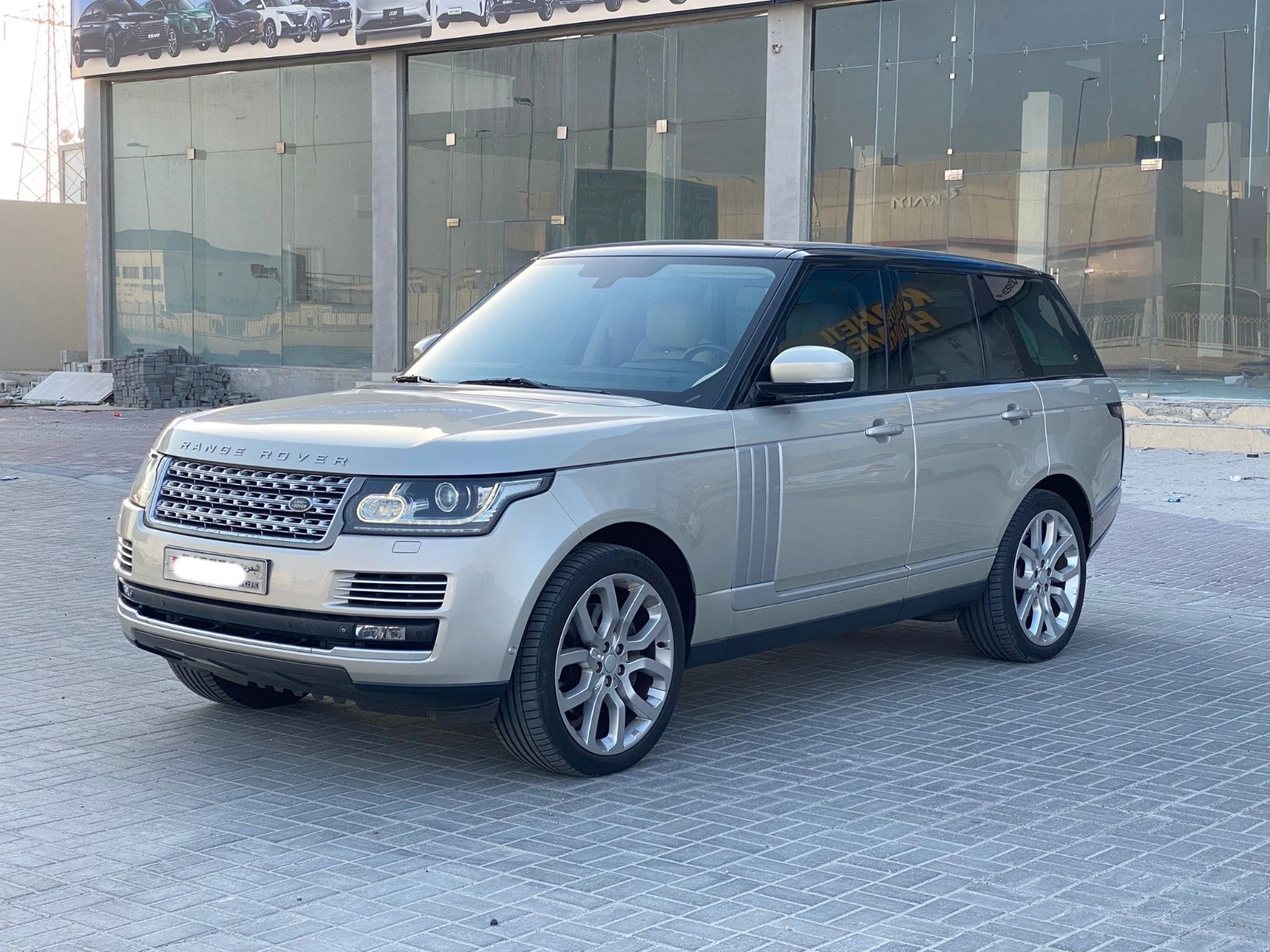 Range Rover Vogue SE 2014 (Gold)