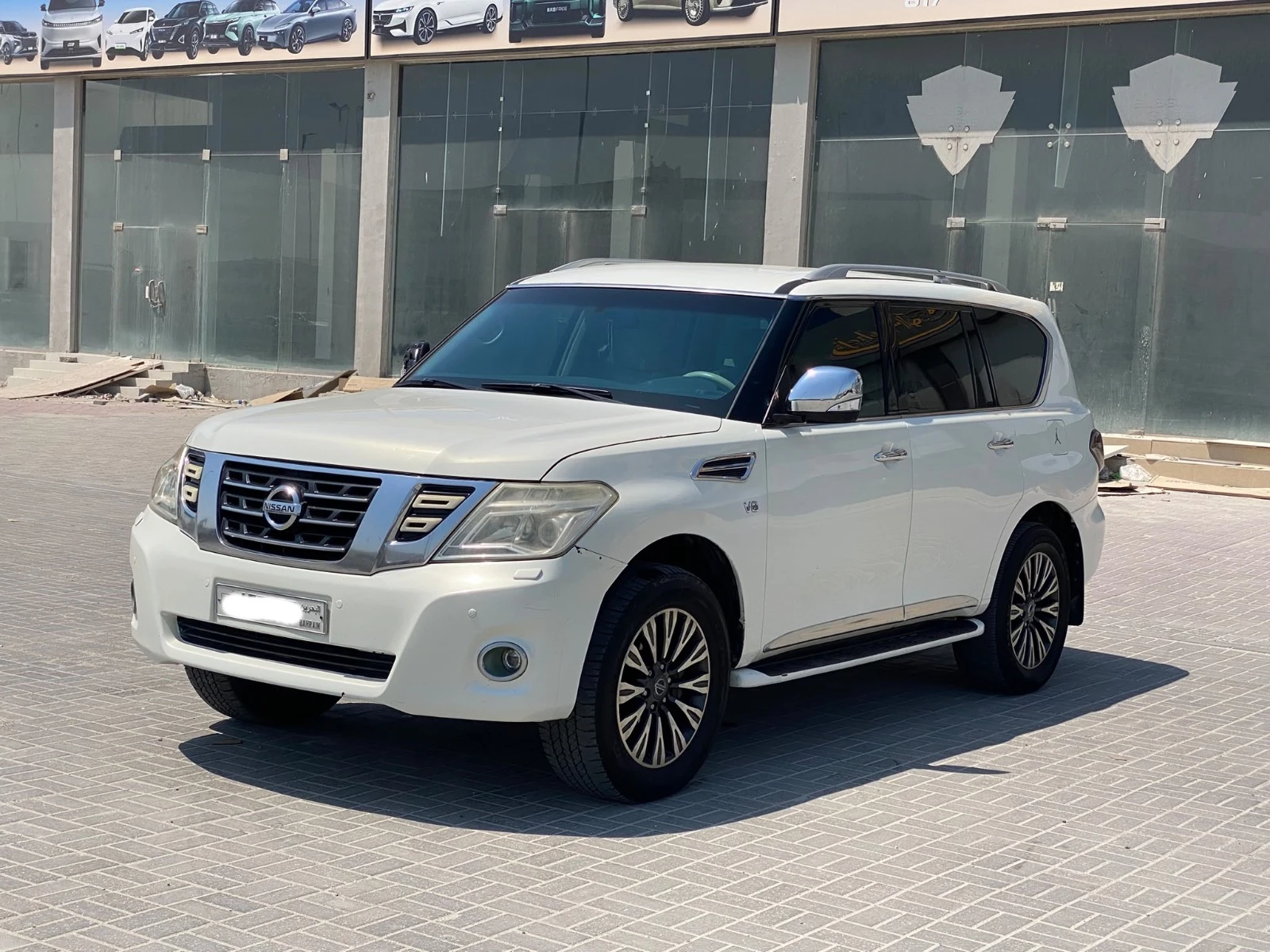 Nissan Patrol Platinum 2013 (White)