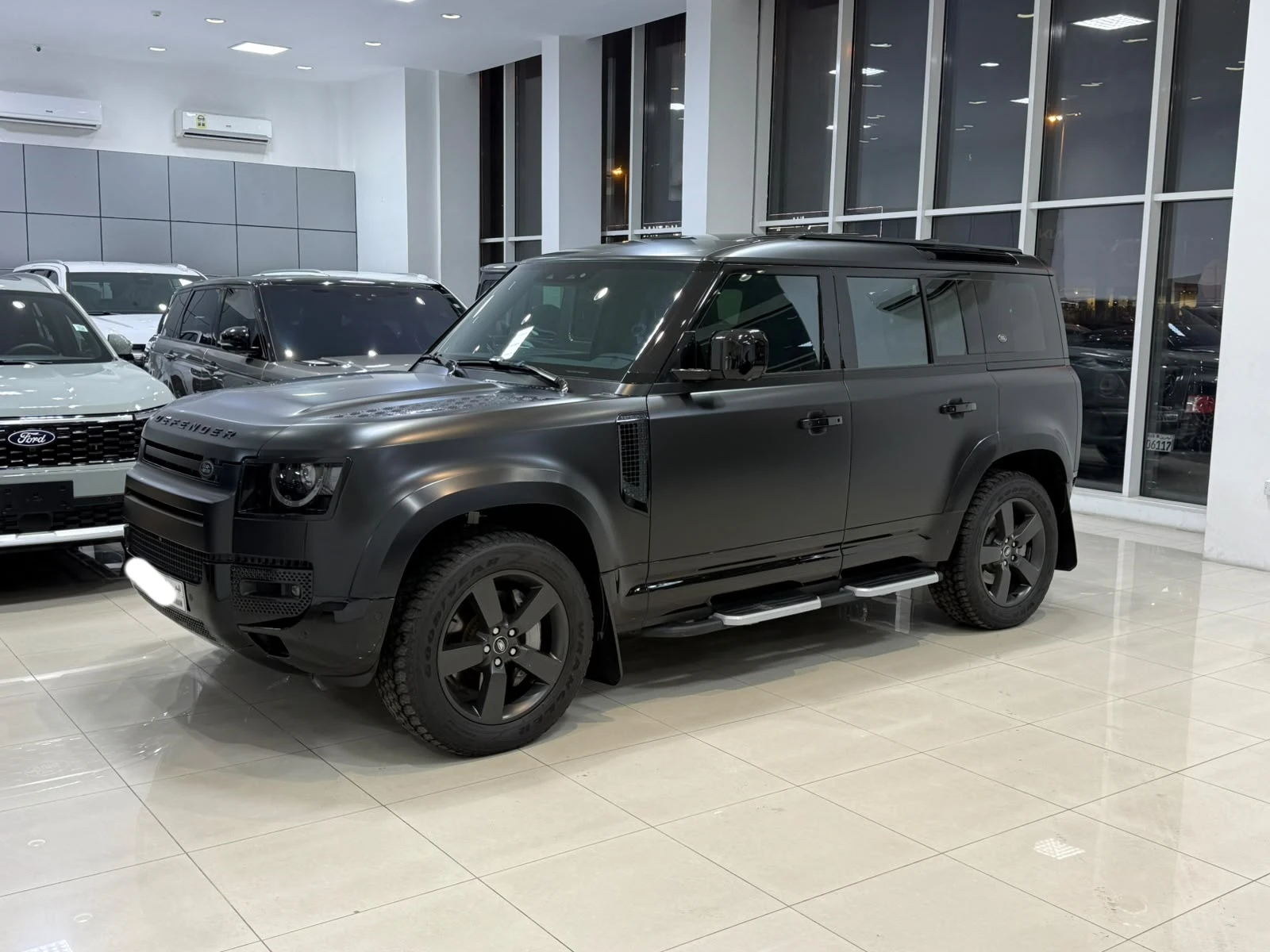 Land Rover Defender P400 / 2024 (Black)