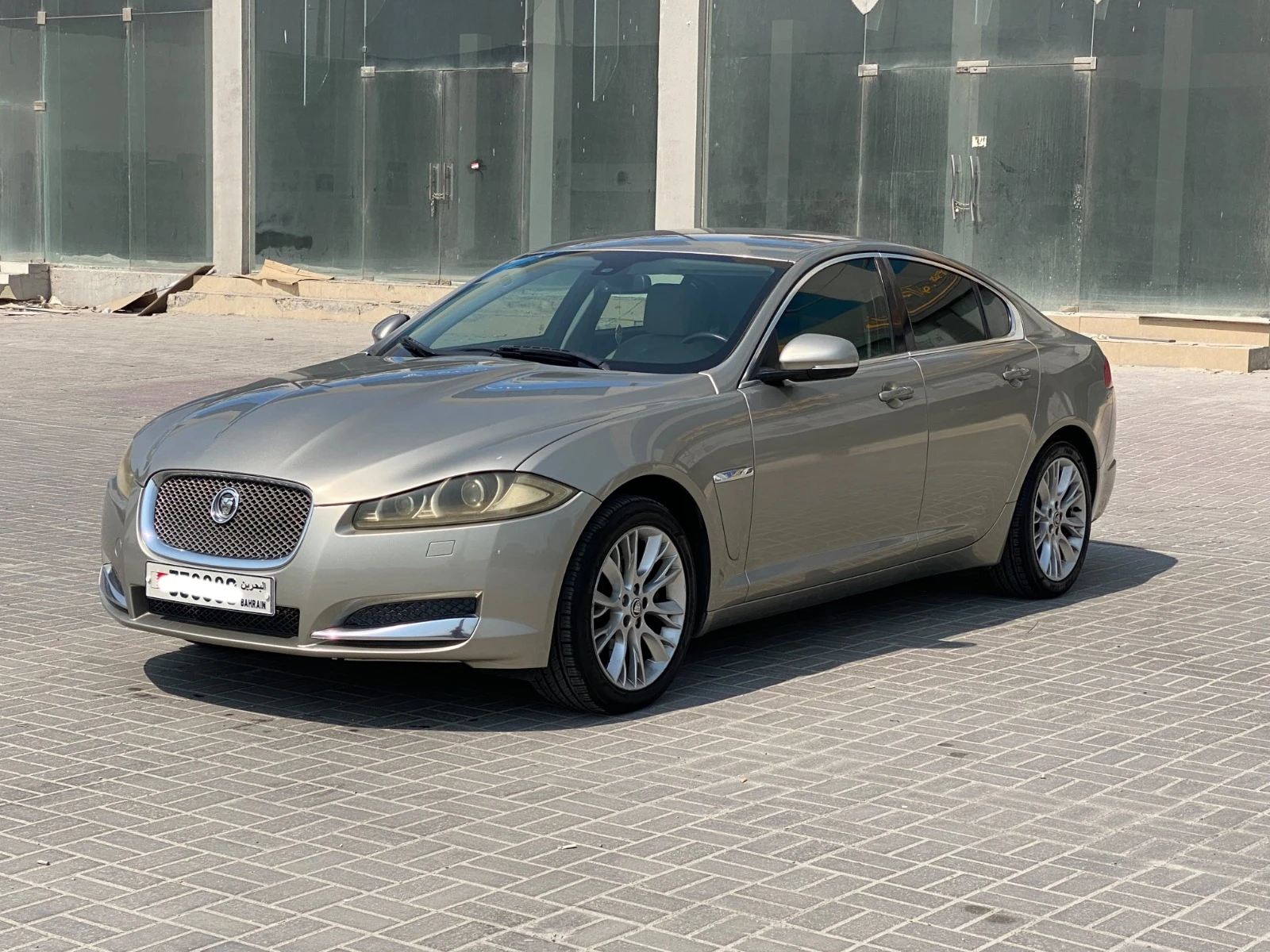 Jaguar XF 2012 (Gold)